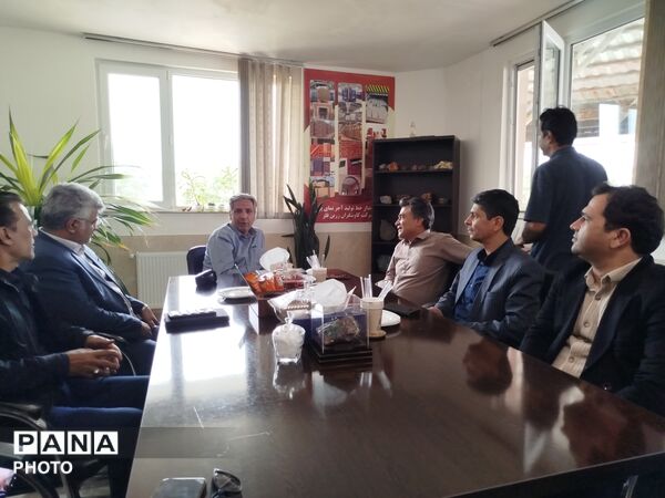 بازدید فرماندار  از شرکت زرین‌فلز کاشمر