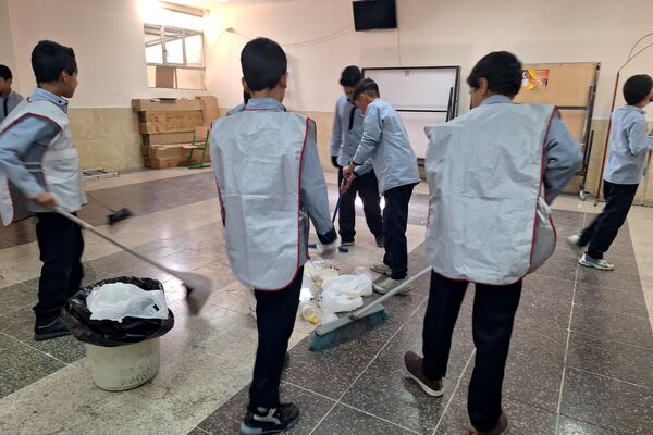 دانش‌آموزان دبستان معارف 6 با پاکسازی مدرسه به پویش چله خدمت پیوستند