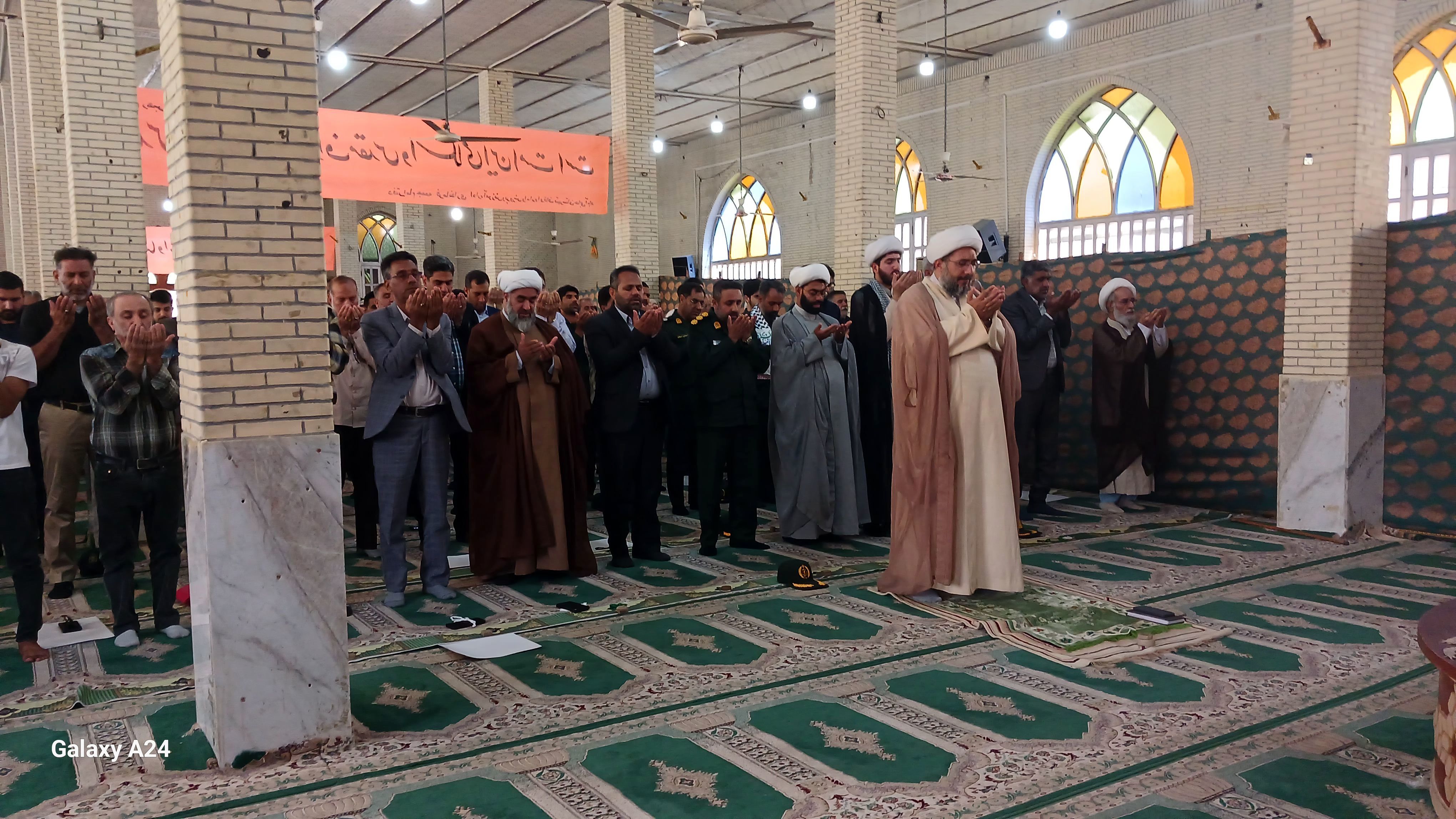 ندای آزادی مردم فلسطین در نماز جمعه این هفته حاجی‌آباد طنین انداز شد