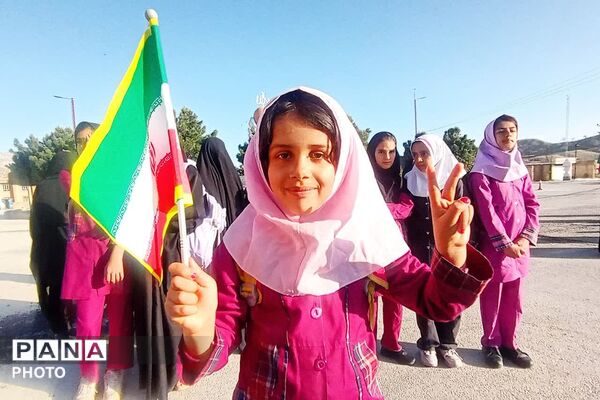 بیعت دانش‌آموزان دیشموکی  با رهبر انقلاب