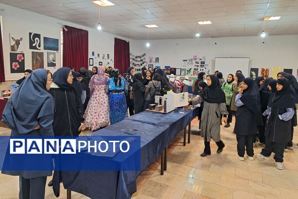 جشنواره "ایران رنگارنگ" در هنرستان سعادت پردیس