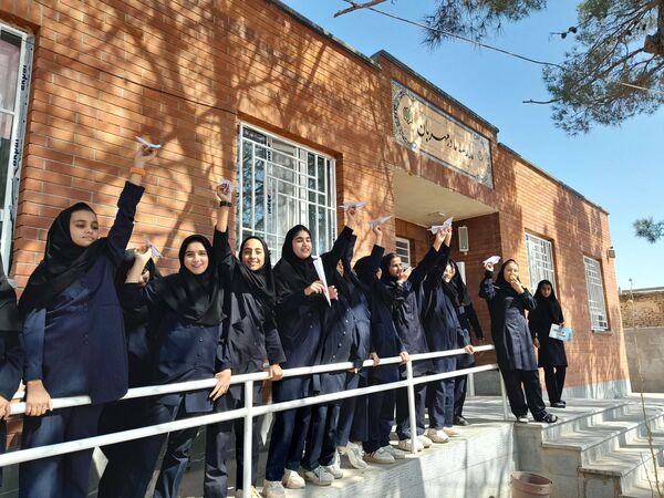  موشک آرزوها در هفته بهداشت روان در مدرسه مادرمهربان خلیل آباد