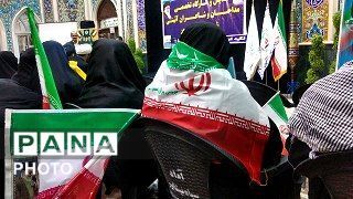 ما با اهل بیت میمانیم
