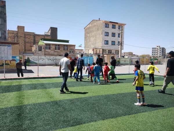 اجرای طرح شهید خرازی ( آزادسازی فضای ورزشی) در دبستان پیامبراعظم ( ص) شهرستان فیروزکوه 