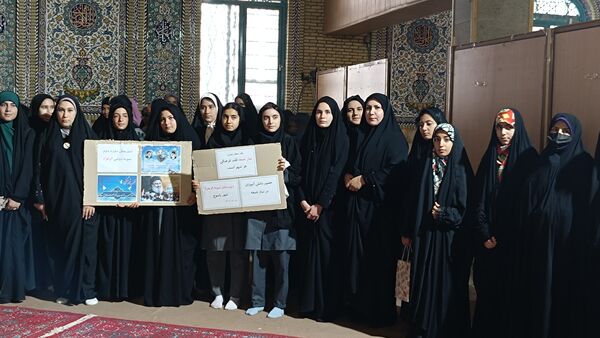 حضور پرشور دانش‌آموزان و فرهنگیان در نماز جمعه یاسوج