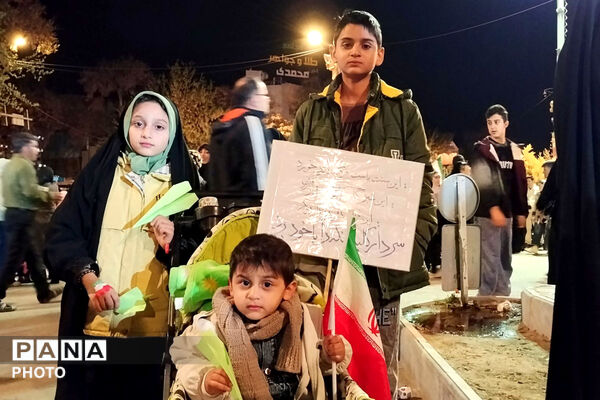 جلوه ای از حضور کودکان در دل میدان
