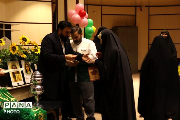جشن روز دختر در سایه پرچم حرم حضرت معصومه (س) و خادمان امام رضا (ع)