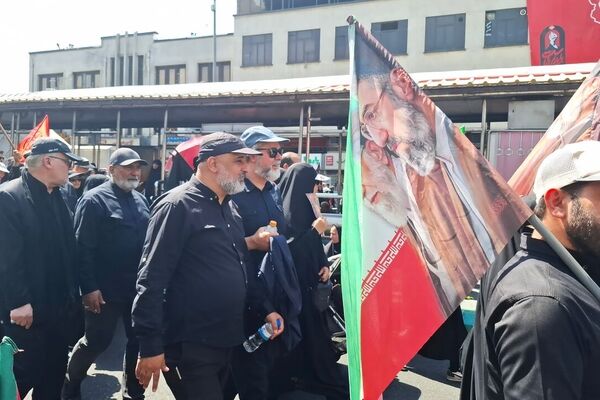 همراهی مدیران سینمایی با مردم در مراسم تشییع پیکر رهبر شهید