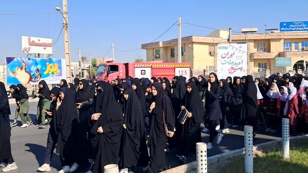 تشییع باشکوه شهید گمنام با بدرقه پرشور دانش‌آموزان