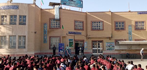 دیدار رئیس پلیس فتا کاشمر با پرسنل دبیرستان آیت‌الله خامنه‌ای 