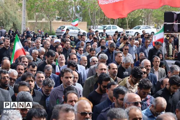 مراسم تشییع پیکر مطهر شهیده دانش آموز تیارا صادقی در یزد