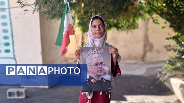 جشن باشکوه دهه فجر و پاسداشت پرچم جمهوری اسلامی در دبستان استقلال حاجی‌آباد