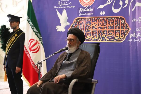 ادای احترام مسئولان قم به شهدا در هفته دولت