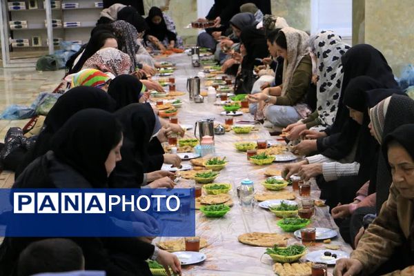 اقامه نماز جماعت مغرب و عشاء همراه با سفره افطاری ساده در حرم مطهر بی‌بی سکینه خاتون (سلام‌الله‌علیها)  ملارد در ایام ماه مبارک رمضان