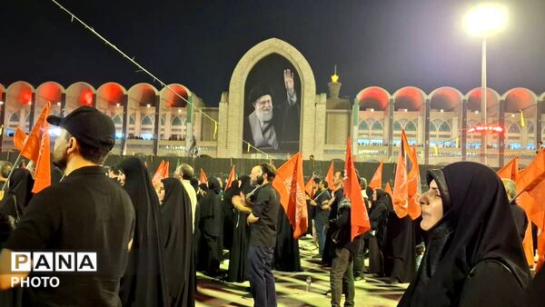 رسم وداع  با پیکر مطهر امام قائد