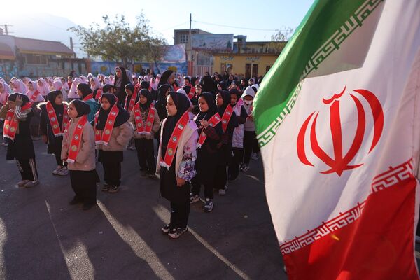 مراسم صبحگاه دبستان شاهد شهید سلطانی ناحیه یک کرج 