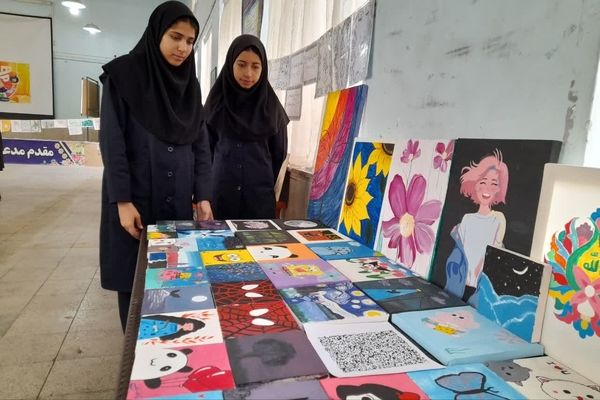 نمایشگاه و بازارچه هنرهای دستی در دبیرستان شاهد فیض شیراز 