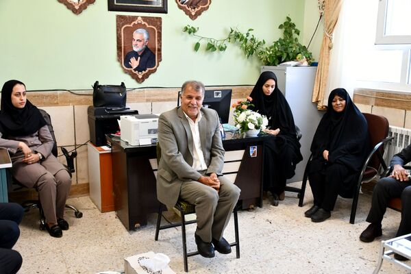 حضور امام جمعه، فرماندار و مدیر آموزش پرورش مه ولات در مدارس شهرستان