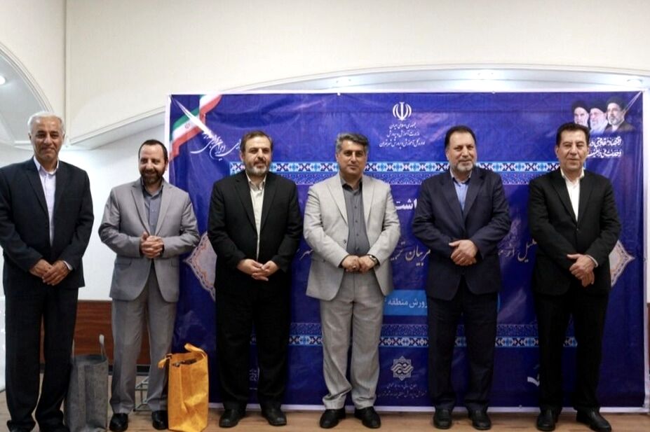 تجلیل از معاونین پرورشی و مربیان تربیتی منطقه ۱۴ تهران