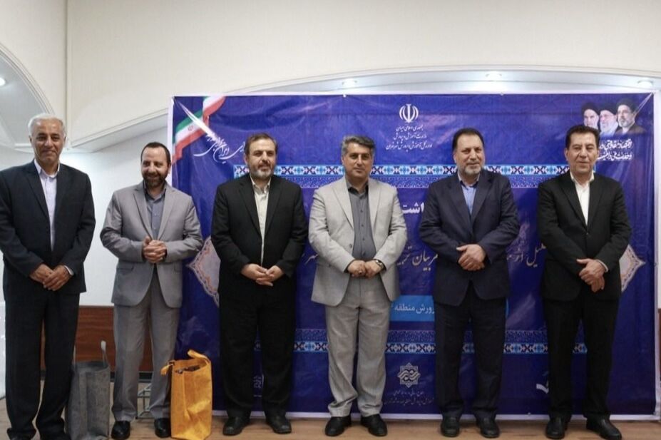 تجلیل از معاونین پرورشی و مربیان تربیتی منطقه ۱۴ تهران