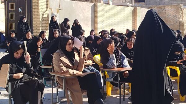 نواخته شدن زنگ انقلاب در هنرستان پروین اعتصامی چاروسا
