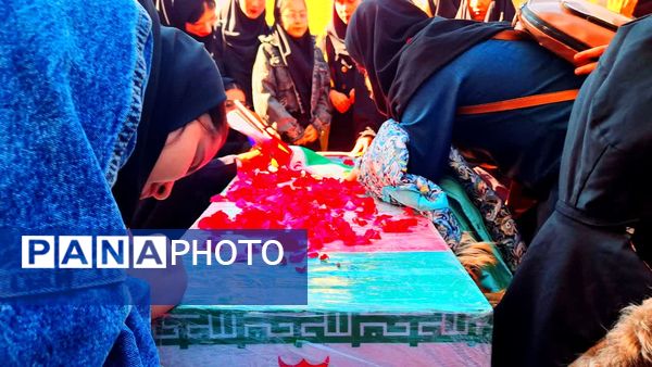 استقبال از شهدای گمنام در دبیرستان حضرت زینب(س) شهرستان لنده