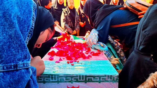 استقبال از شهدای گمنام در دبیرستان حضرت زینب(س) شهرستان لنده