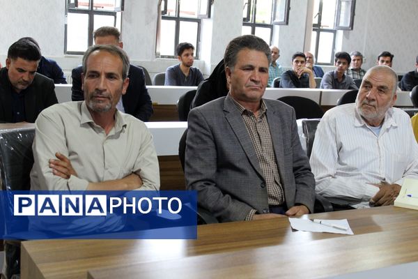 نشست اصحاب رسانه شهرستان سامان با مدیرکل فرهنگ و ارشاد اسلامی استان چهارمحال و بختیاری