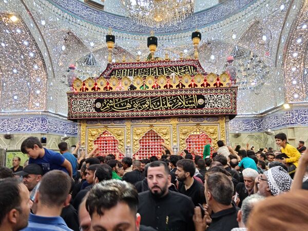 پیاده روی اربعین  و زیارت حرمین مطهر امام حسین علیه السلام و حضرت ابوالفضل عباس علیه السلام 
