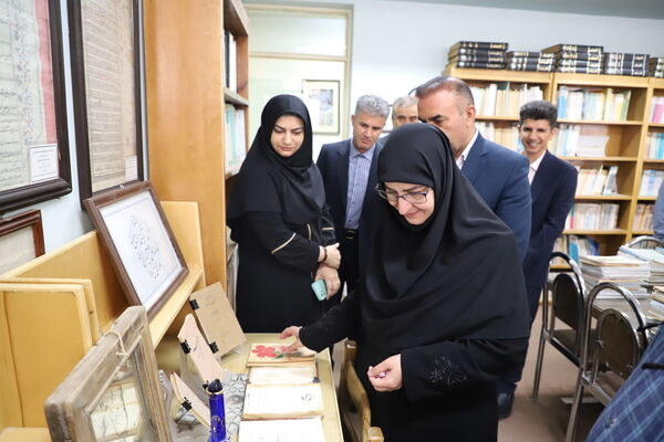 بازدید معاون آموزش ابتدایی وزارت آموزش و پرورش از گنجینه آموزش و پرورش چهارمحال و بختیاری