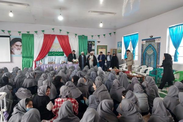 برگزاری جشن دهه کرامت و روز دختر در مدرسه نمونه دولتی فدک