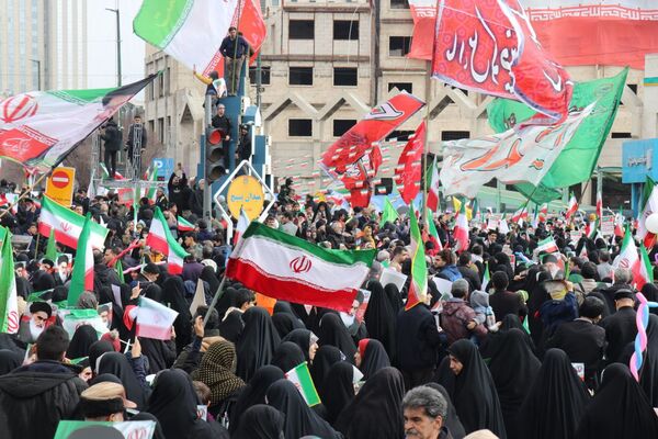 طنین شعارهای انقلابی در سالروز پیروزی انقلاب اسلامی ایران