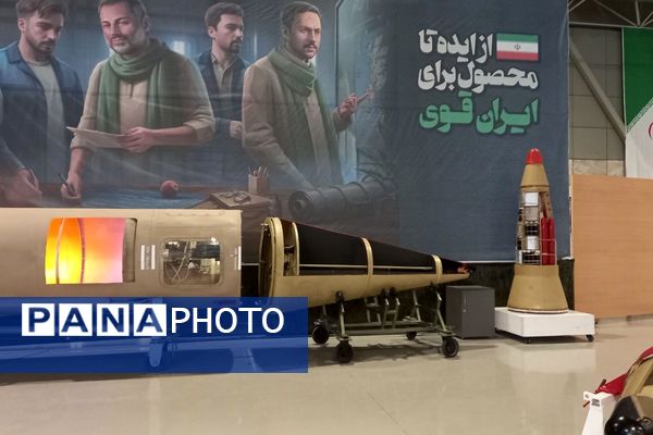 بازدید دانش‌آموزان دبیرستان شهدای اقتدار از نمایشگاه هوا فضا