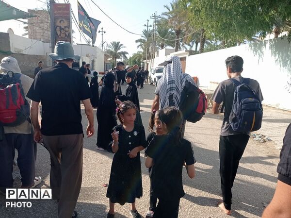 آیینِ کوچکِ مهمان‌نوازی در مسیرِ بی‌پایانِ نجف به کربلا