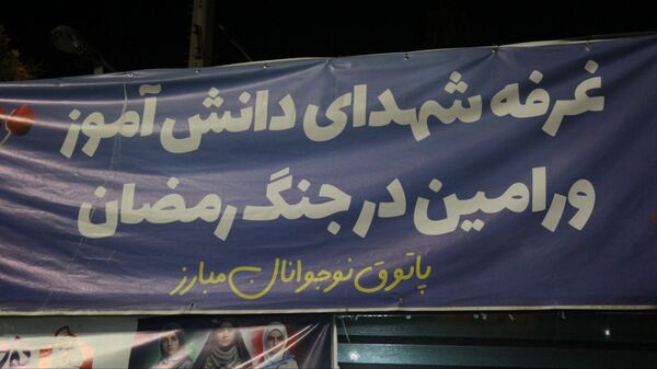 بازدید قائم‌مقام سازمان دانش‌آموزی از غرفه نوجوان مبارز و شهدای دانش‌آموز ورامین