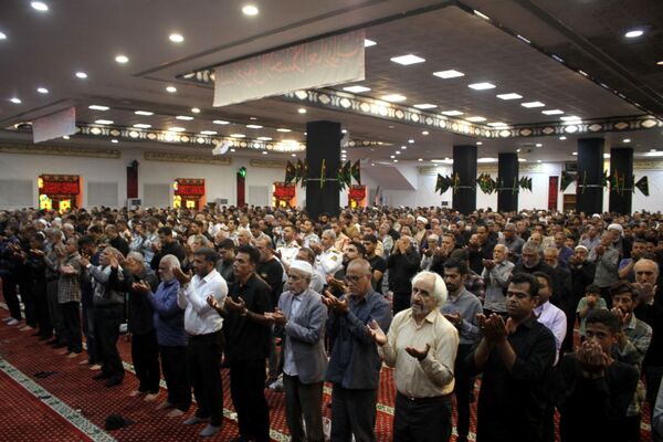 فروغ ایمان و همدلی در نماز جمعه بندرعباس