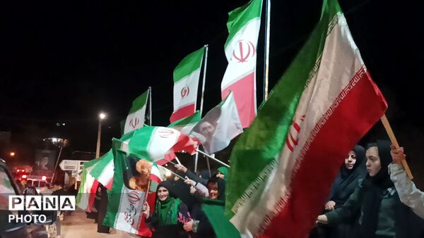 پنجاه و یک شب در کنار هم به عشق رهبر و وطن 