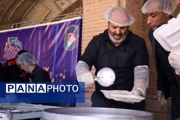  پخش 8600 غذای گرم با همت مرکز نیکوکاری شهید مهدی باکری و موسسه نذرواره در تبریز