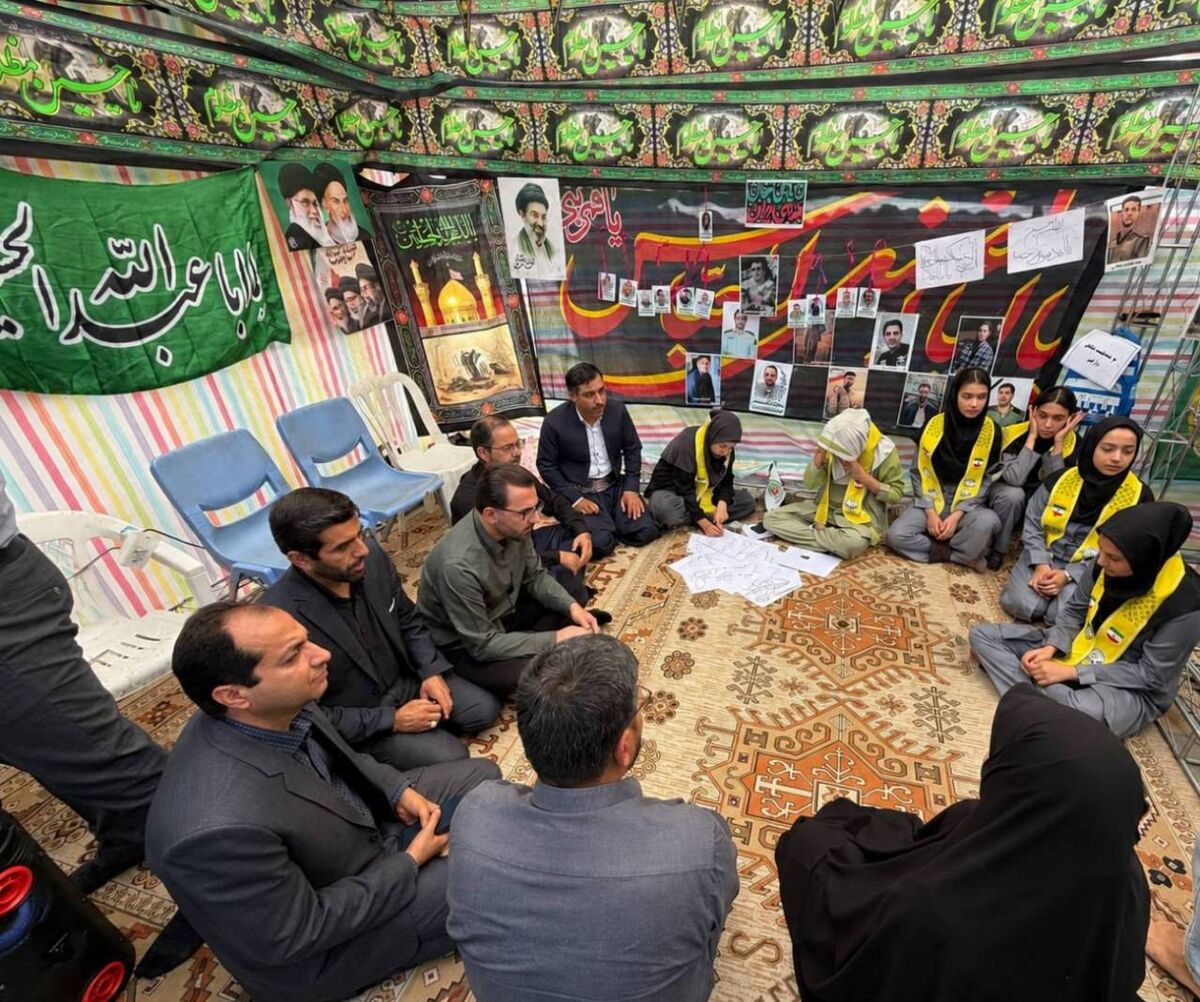 نوجوانان در موکب‌های اربعین با فرهنگ زنده نگاه‌داشتن نام و یاد و راه شهدا، خدمت به زوار و مسئولیت‌پذیری اجتماعی انس می‌گیرند