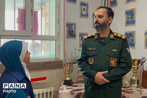 نواخته شدن زنگ شکوفه ها در دبستان طواف و معماریان ناحیه دو شهرری 