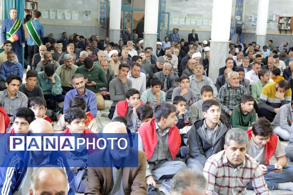 حضور دانش‌آموزان دبیرستان شاهد شهید زیوری پایدار در نماز جمعه اسدآباد 