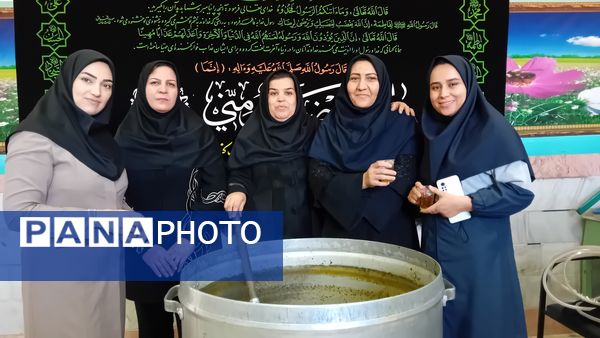 طبخ آش نذری به‌مناسبت شهادت حضرت فاطمه(س) در آموزشگاه مولوی کمیجان