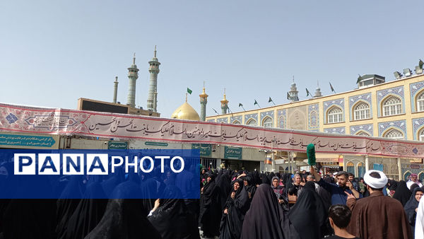 عشق و ارادت زائران حضرت معصومه(س) در قالب کاروان نمادین ورود ایشان به قم