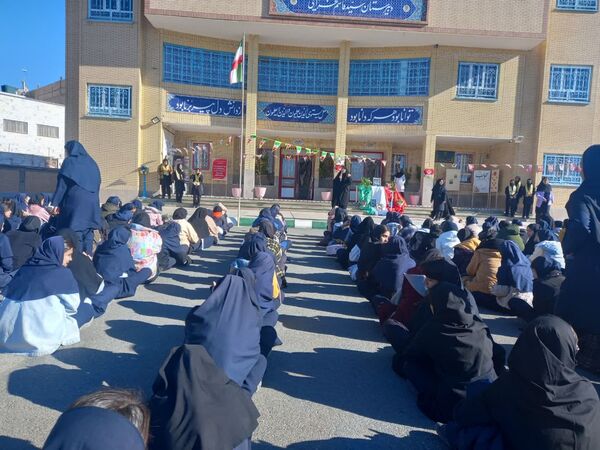 مراسم چهل وششمین سالگرد انقلاب اسلامی در دبیرستان فرهنگ مرحوم فخرایی