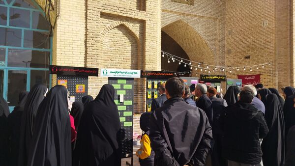 گذری بر غرفه موسسه منتظران ظهور  در نماز جمعه این هفته نیشابور 