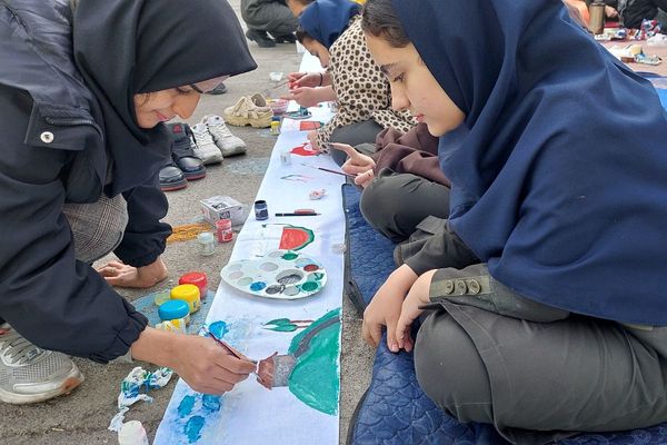 نمایشگاه دست سازه‌های دانش‌آموزان مدرسه شهید شرافت بهارستان‌دو