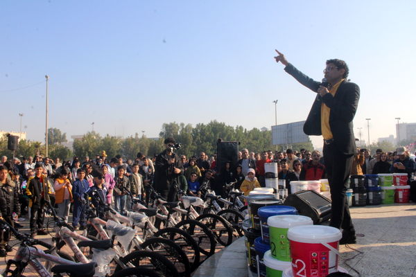 پیاده‌روی خانوادگی در بوشهر