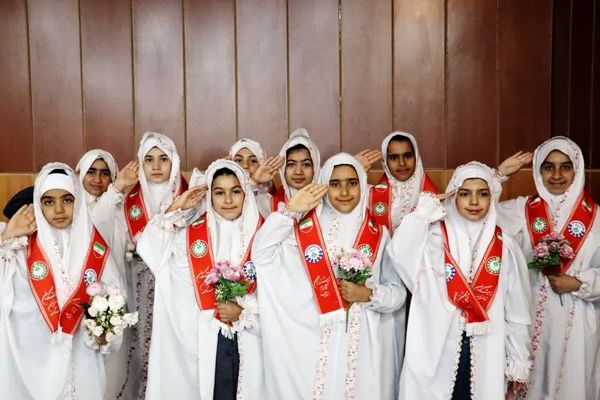 تجمع دانش‌آموزان آموزشگاه‌های شمال غرب شیراز در روز دانش‌آموز