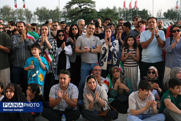 اجرای ارکستر سمفونیک تهران در میدان آزادی