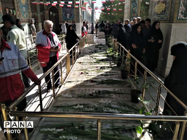گلباران مزار شهدای حماسه آزادسازی خرمشهر در قم